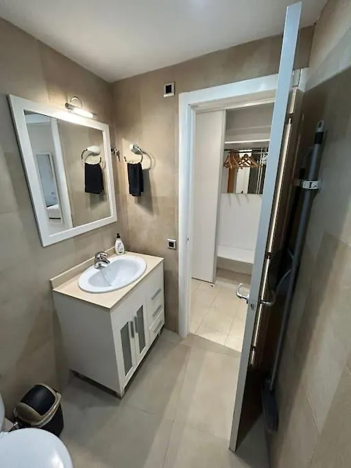 Apartamento Acogedor En Primera Linea De Playa La Pineda 0*,